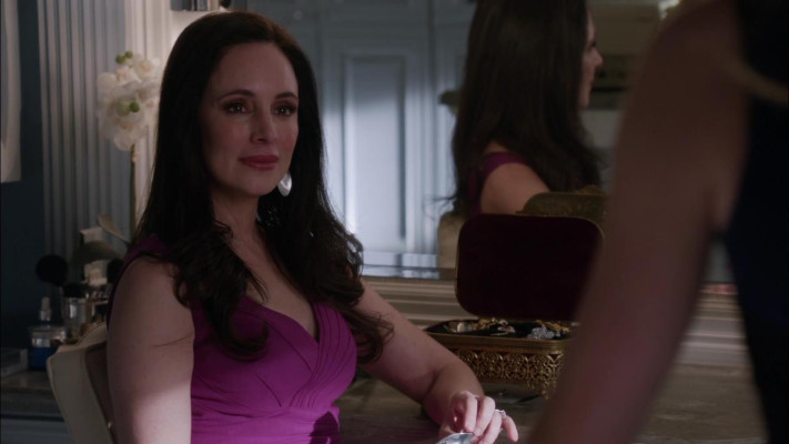 Madeleine Stowe - Revenge (2013) 2x18 &#039;Masquerade&#039;