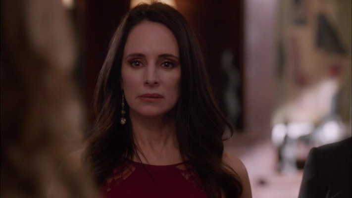 Madeleine Stowe - Revenge (2013) 2x20 &#039;Engagement&#039;