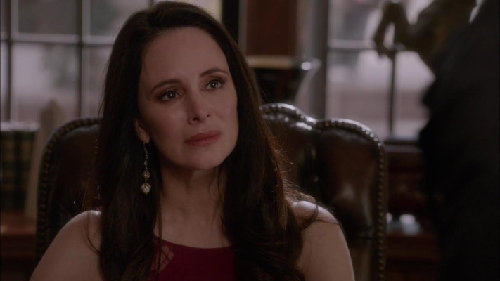 Madeleine Stowe - Revenge (2013) 2x20 &#039;Engagement&#039;