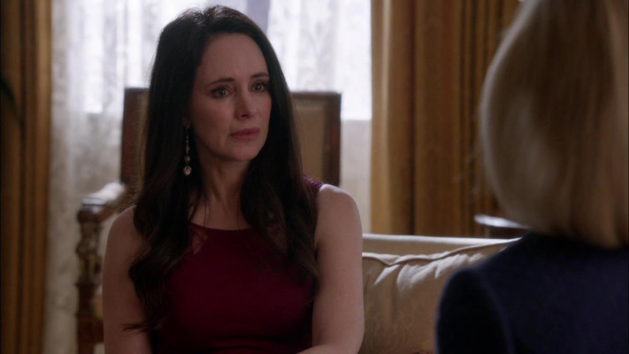Madeleine Stowe - Revenge (2013) 2x20 &#039;Engagement&#039;