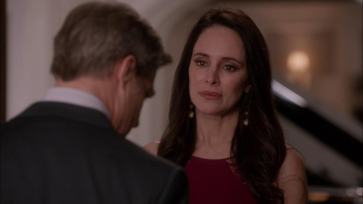 Madeleine Stowe - Revenge (2013) 2x20 &#039;Engagement&#039;