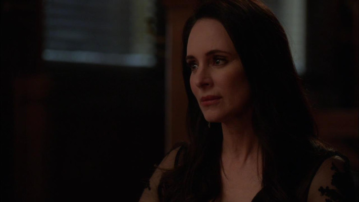Madeleine Stowe - Revenge (2013) 2x20 &#039;Engagement&#039;