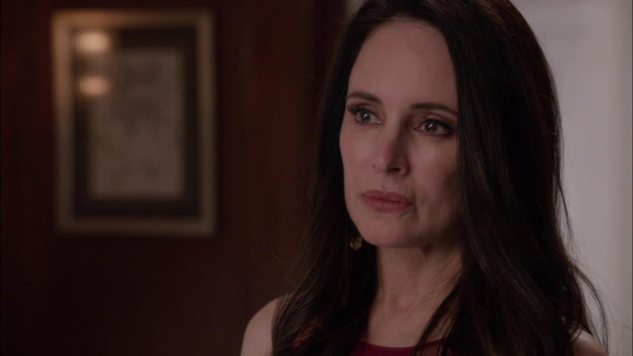 Madeleine Stowe - Revenge (2013) 2x20 &#039;Engagement&#039;
