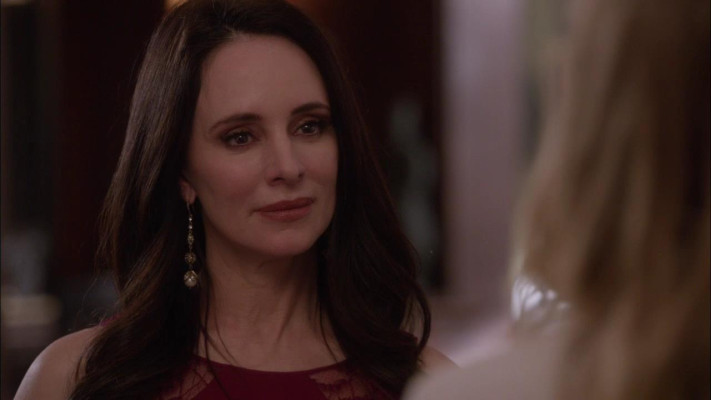 Madeleine Stowe - Revenge (2013) 2x20 &#039;Engagement&#039;