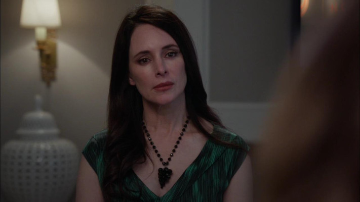 Madeleine Stowe - Revenge (2013) 2x22 &#039;Truth: Part 2&#039;