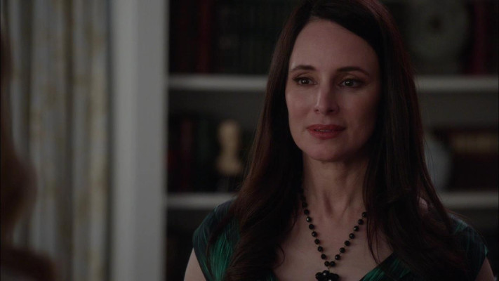 Madeleine Stowe - Revenge (2013) 2x22 &#039;Truth: Part 2&#039;