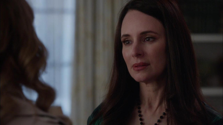 Madeleine Stowe - Revenge (2013) 2x22 &#039;Truth: Part 2&#039;