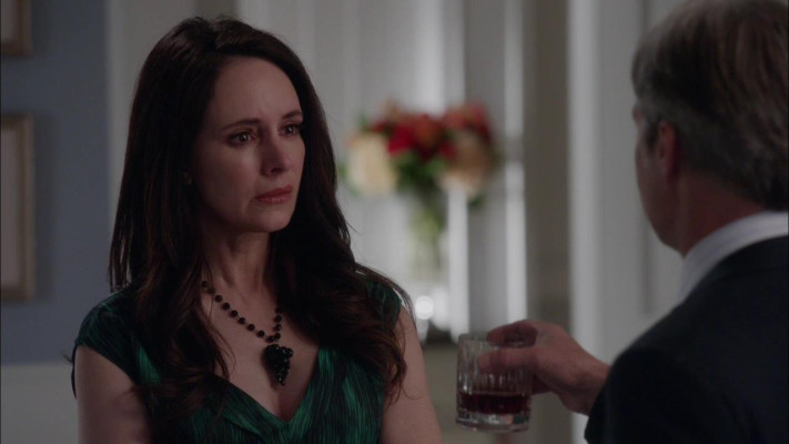 Madeleine Stowe - Revenge (2013) 2x22 &#039;Truth: Part 2&#039;