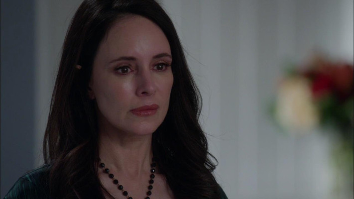 Madeleine Stowe - Revenge (2013) 2x22 &#039;Truth: Part 2&#039;
