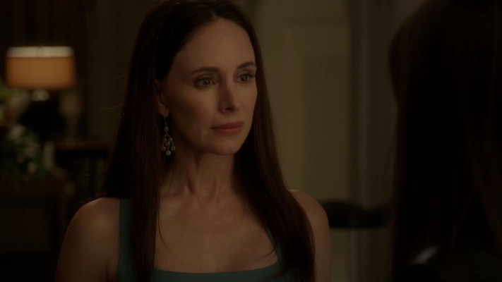 Madeleine Stowe - Revenge (2013) 3x05 Control