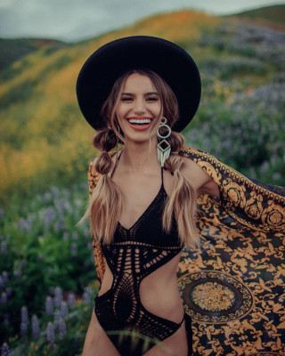 Madison Reed – Photoshoot April 2019