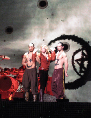 Madonna pic #75384