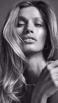 Maggie Rawlins for LOGAN HOLLOWELL by Patrick Xiong