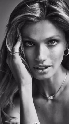 Maggie Rawlins for LOGAN HOLLOWELL by Patrick Xiong
