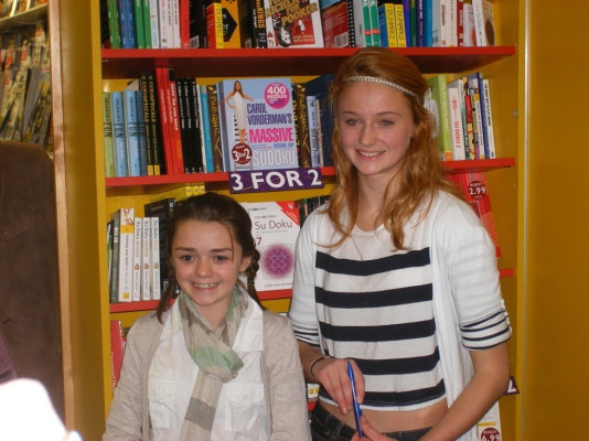 Maisie Williams pic #742125