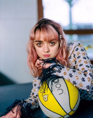 Maisie Williams – Photoshoot for Daisie Magazine May 2019