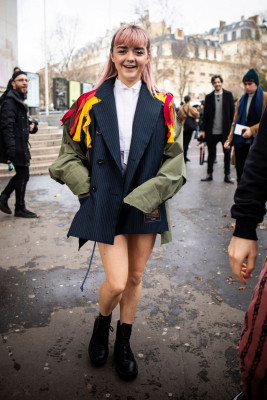 Maisie Williams – SACAI Fashion Show at the Paris Fashion Week 03/04/2019