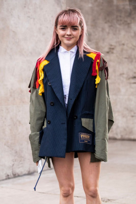 Maisie Williams – SACAI Fashion Show at the Paris Fashion Week 03/04/2019