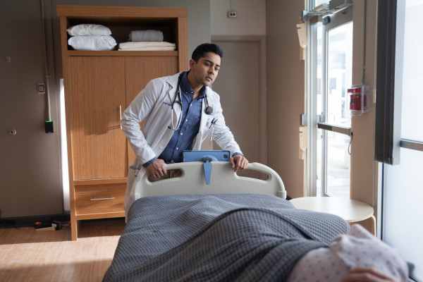 Manish Dayal - The Resident (2018) 1x01 &#039;Pilot&#039;