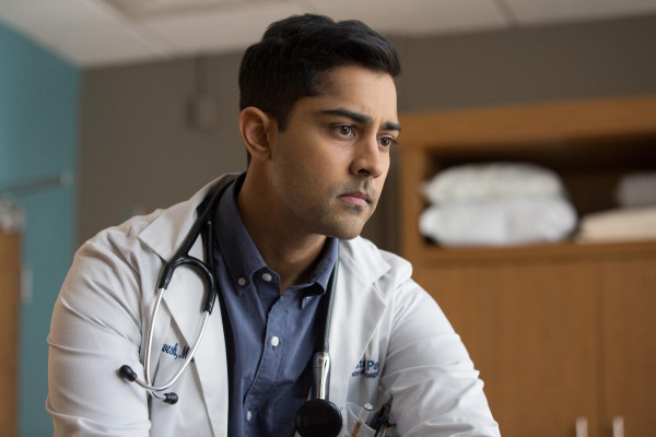 Manish Dayal - The Resident (2018) 1x01 &#039;Pilot&#039;
