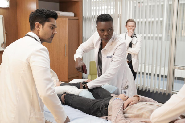 Manish Dayal - The Resident (2018) 2x02 &#039;The Prince and The Pauper&#039;