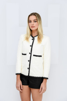 Margot Robbie - The virtual presentation of the Chanel fashion show | 06.10.2020