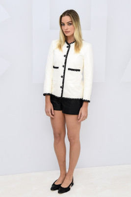 Margot Robbie - The virtual presentation of the Chanel fashion show | 06.10.2020