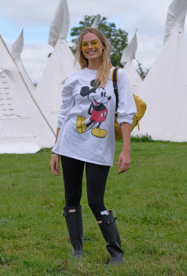Margot Robbie at the Glastonbury Festival // June 23, 2017