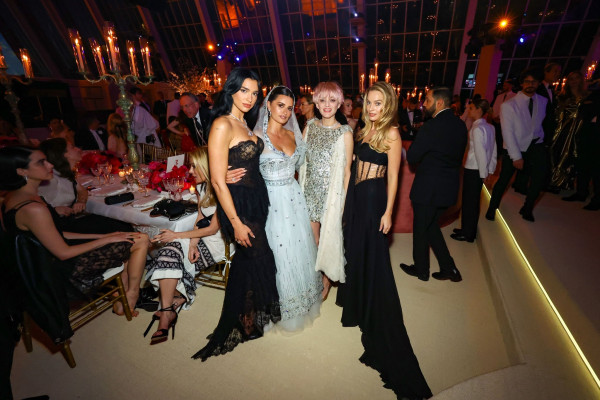 Margot Robbie - Met Gala 2023 (Inside) in New York 05/01/2023
