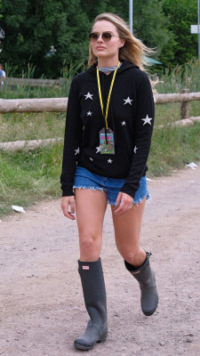 Margot Robbie at the Glastonbury Festival // June 22, 2017