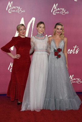 Margot Robbie – “Mary Queen of Scots” Premiere in London 