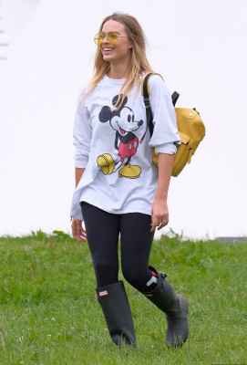 Margot Robbie at the Glastonbury Festival // June 23, 2017