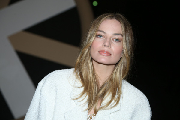 Margot Robbie - Chanel Fashion Show in Paris 01/25/2022