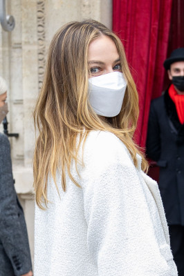 Margot Robbie - Chanel Fashion Show in Paris (Outside Arrivals) 01/25/2022