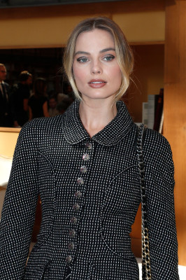 Margot Robbie - July 02 - Chanel: Paris Fashion Week