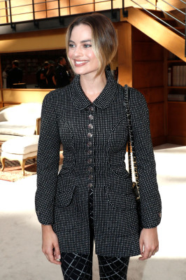 Margot Robbie - July 02 - Chanel: Paris Fashion Week