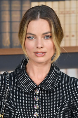 Margot Robbie - July 02 - Chanel: Paris Fashion Week