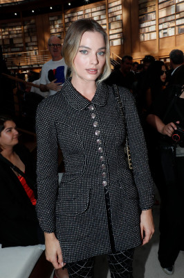 Margot Robbie - July 02 - Chanel: Paris Fashion Week