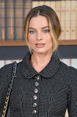 Margot Robbie - July 02 - Chanel: Paris Fashion Week
