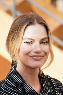 Margot Robbie - July 02 - Chanel: Paris Fashion Week