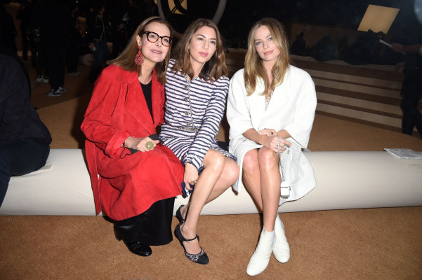 Margot Robbie - Chanel Fashion Show in Paris 01/25/2022
