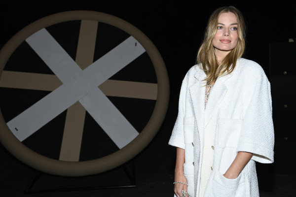Margot Robbie - Chanel Fashion Show in Paris 01/25/2022