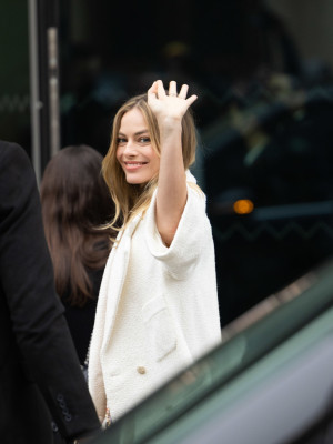 Margot Robbie - Chanel Fashion Show in Paris (Outside Arrivals) 01/25/2022