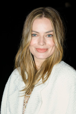 Margot Robbie - Chanel Fashion Show in Paris 01/25/2022