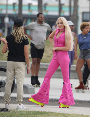 Margot Robbie - &#039;Barbie&#039; Set in Los Angeles 06/27/2022