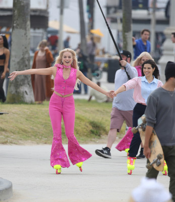 Margot Robbie - &#039;Barbie&#039; Set in Los Angeles 06/27/2022