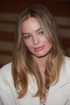 Margot Robbie - Chanel Fashion Show in Paris 01/25/2022