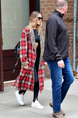 Margot Robbie Leaving her hotel in New York 10/08/2019