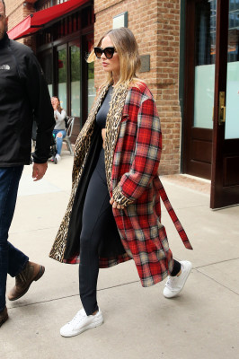 Margot Robbie Leaving her hotel in New York 10/08/2019