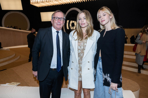 Margot Robbie - Chanel Fashion Show in Paris 01/25/2022